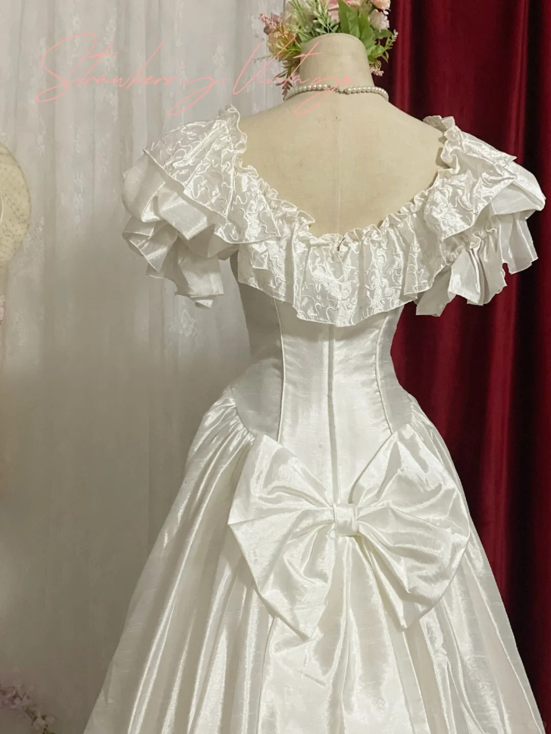 White elegant vintage wedding long ball gown princess. nv5080