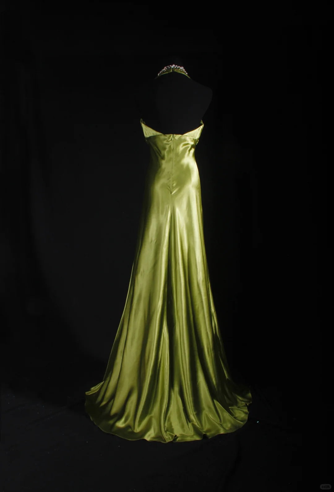Green Vintage Elegant Exquisite Beading Long Satin Floor Length Train Ball Gown Evening Gown Party Dress nv4121