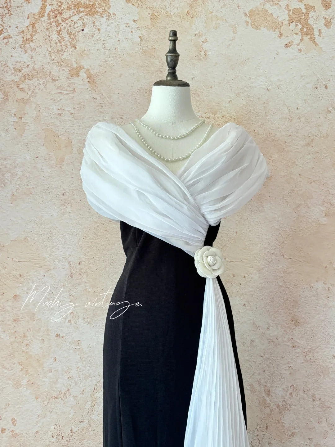 Black and white classic retro elegant Hepburn style with camellia on the waist long left lower skirt small slit slim fit satin tulle ball gown evening gown adult dress birthday gown ball gown nv4095