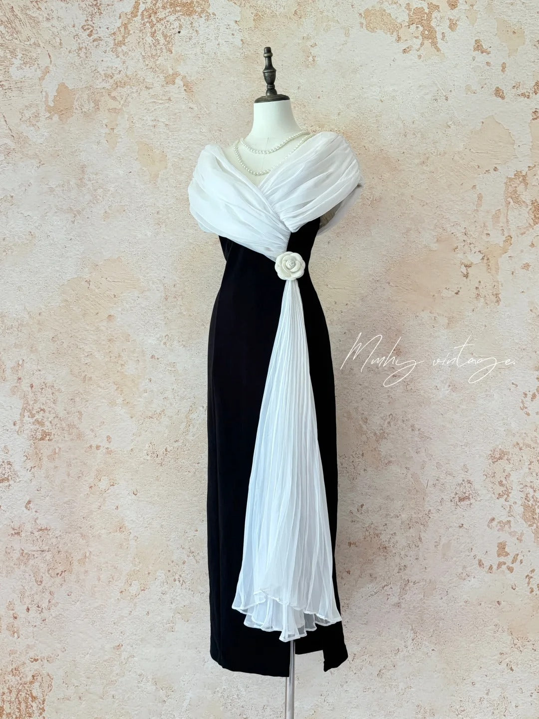 Black and white classic retro elegant Hepburn style with camellia on the waist long left lower skirt small slit slim fit satin tulle ball gown evening gown adult dress birthday gown ball gown nv4095