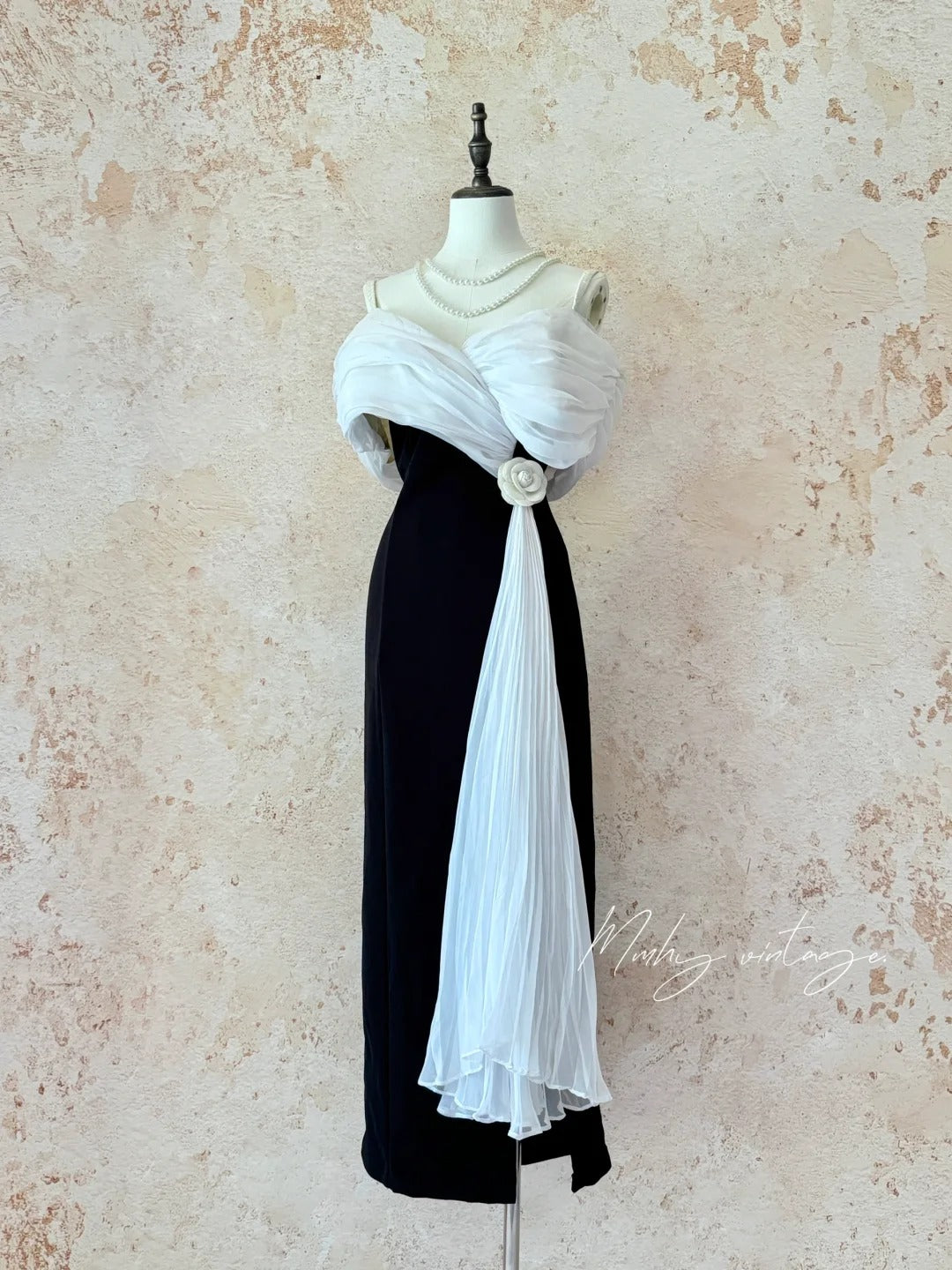 Black and white classic retro elegant Hepburn style with camellia on the waist long left lower skirt small slit slim fit satin tulle ball gown evening gown adult dress birthday gown ball gown nv4095