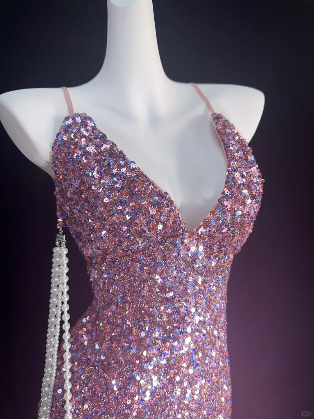 A rose pink, pearl-embellished, elegant, slim-fitting retro short homecoming dress for a party or dinner nv5225