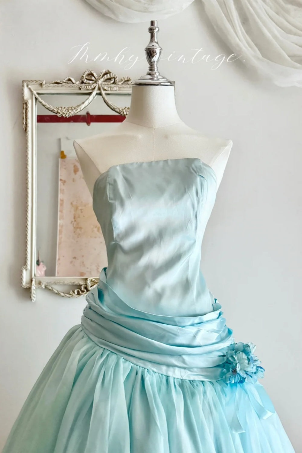Robe de soirée bustier en satin vert menthe, longueur thé NV6544