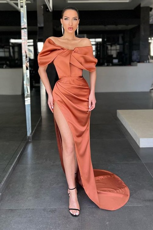 Superbe robe de soirée sirène orange brûlé à épaules dénudées et longue fendue nv17
