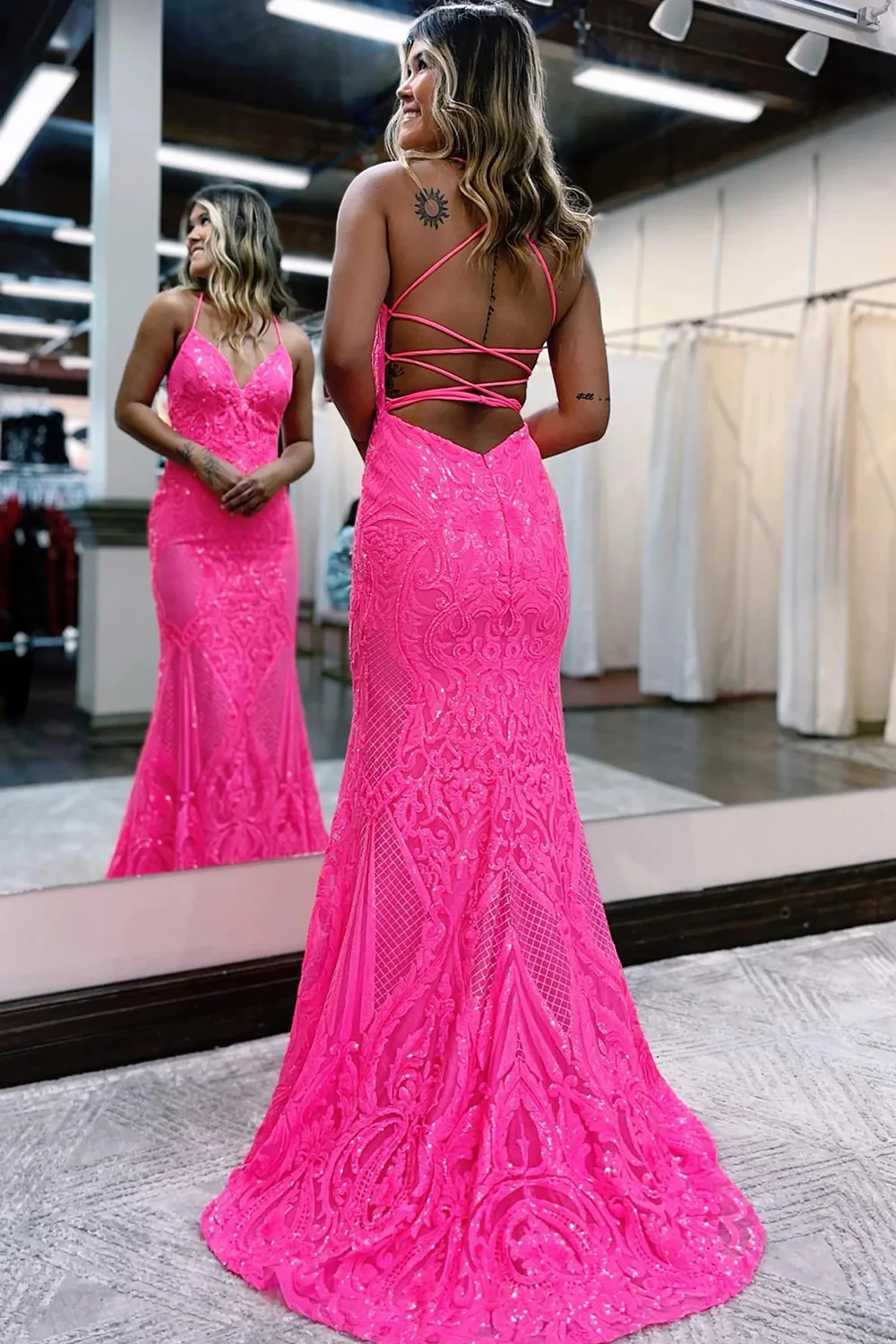 Robe de bal longue à paillettes rose vif et dos nu style sirène scintillante nv747