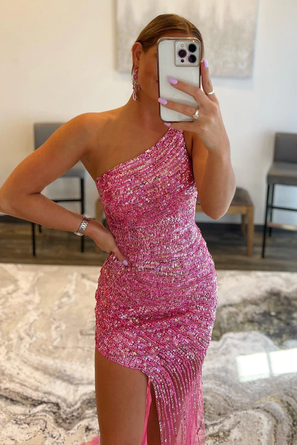 Robe de bal longue fuchsia scintillante à une épaule avec paillettes et fente nv753