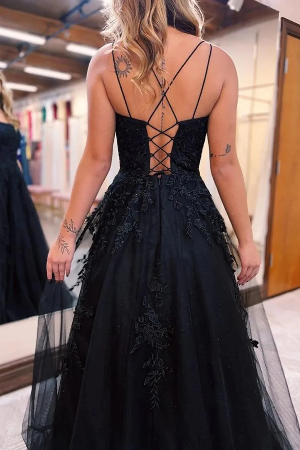 Robe de bal longue noire en tulle avec dentelle nv658