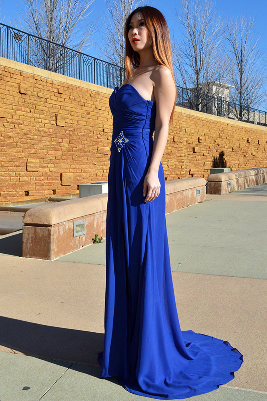 ROBE DE BAL DE SALOPETTE EN MOUSSELINE DE SOIE AVEC FENTE SUR LE DEVANT ET STRASS, LIGNE A, SWEETHEART, LONGUEUR AU SOL, nv758