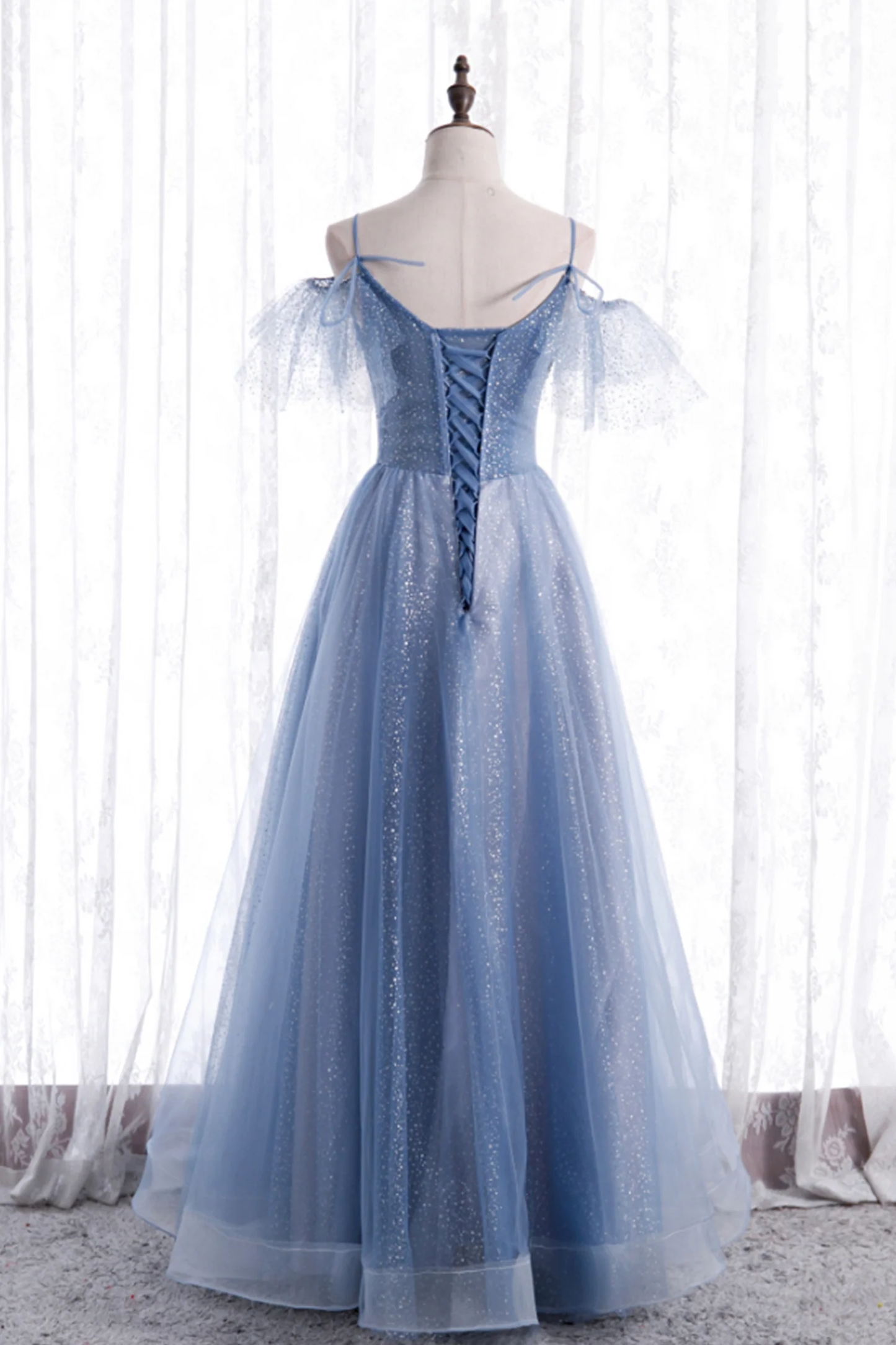 Robe de soirée longue en tulle bleu, robe de soirée à bretelles spaghetti bleue nv876