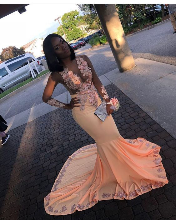 Superbe robe de bal sirène rose pâle à manches longues et décolleté en cœur avec appliques transparentes nv934