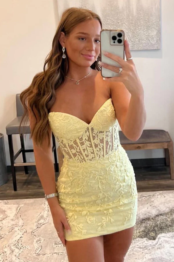 Robe de bal courte en tulle et dentelle jaune avec cœur nv909