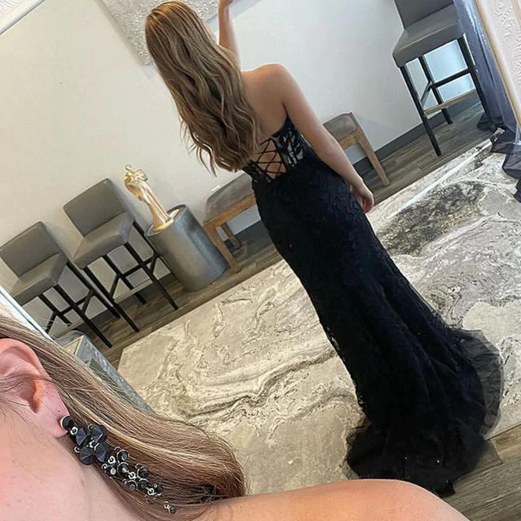 Robe de bal longue en dentelle noire à perles et bretelles style sirène nv404