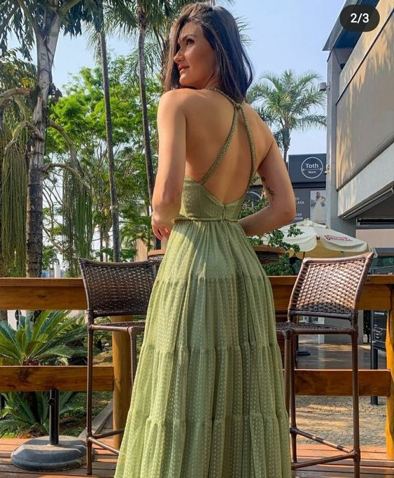Robe de soirée longue en tulle vert sauge à col en V et coupe trapèze pour femme nv522