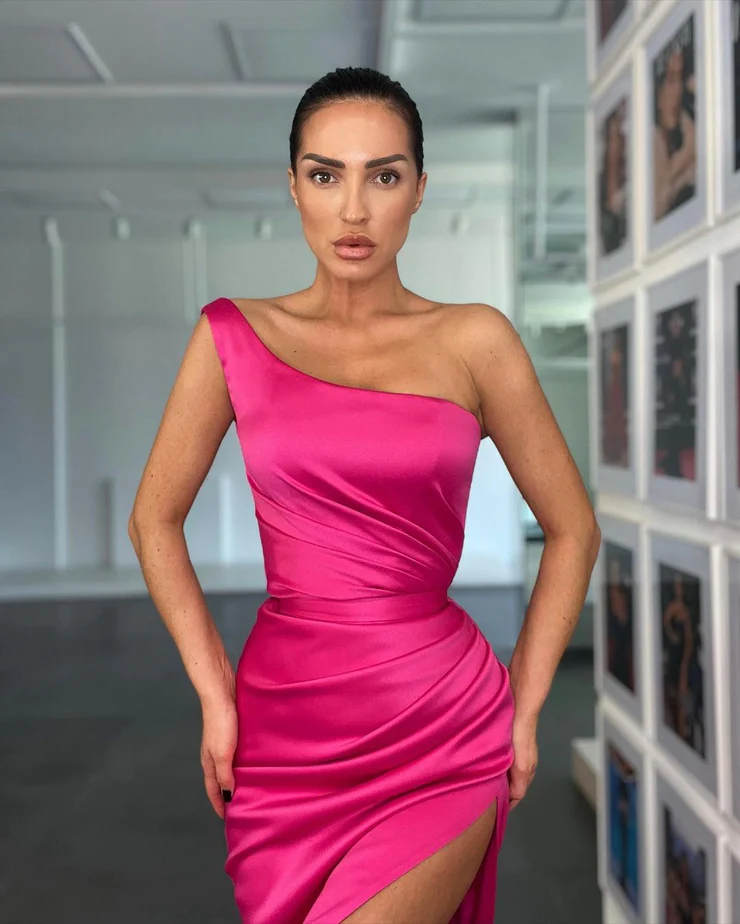 Charmante robe de bal sirène asymétrique en satin rose vif avec fente nv318