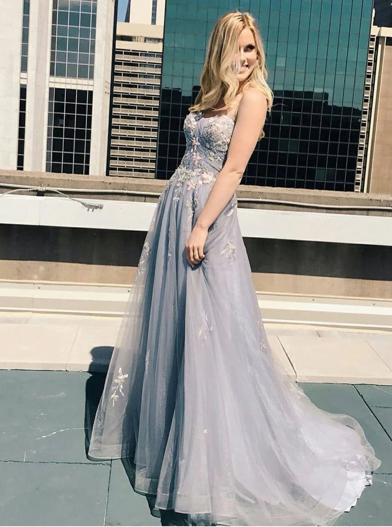 Robe de bal en tulle gris à bretelles spaghetti et ligne A nv210