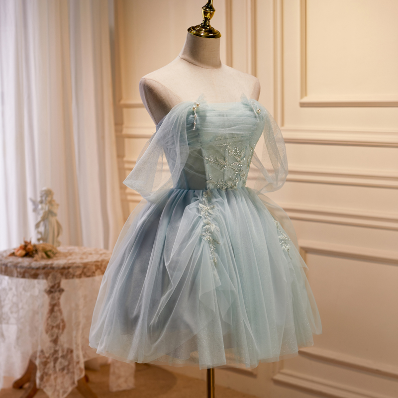 Jolie robe de bal courte en tulle avec perles nv557