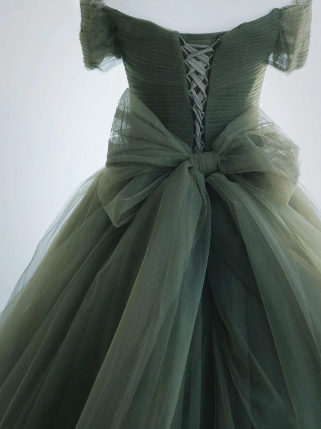 Robe de bal longue verte à col en cœur et coupe trapèze, robe de soirée verte à traîne nv547