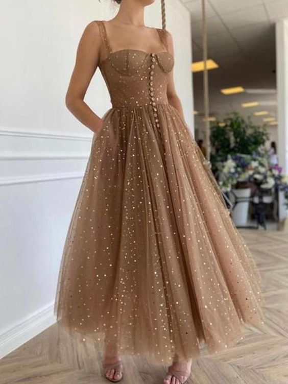 Belle robe de soirée trapèze en tulle marron à col en cœur et longueur cheville avec poches nv36