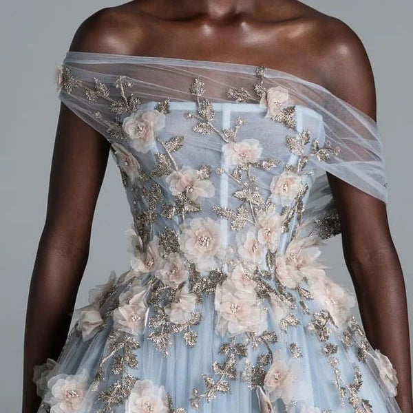 Robe de bal fleurie 3D à épaules dénudées Mist Blue Garden NV6565