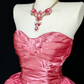 Faites sensation ! Robe bustier rose fuchsia en satin : ourlet évasé rayé, projecteur intégré NV6837