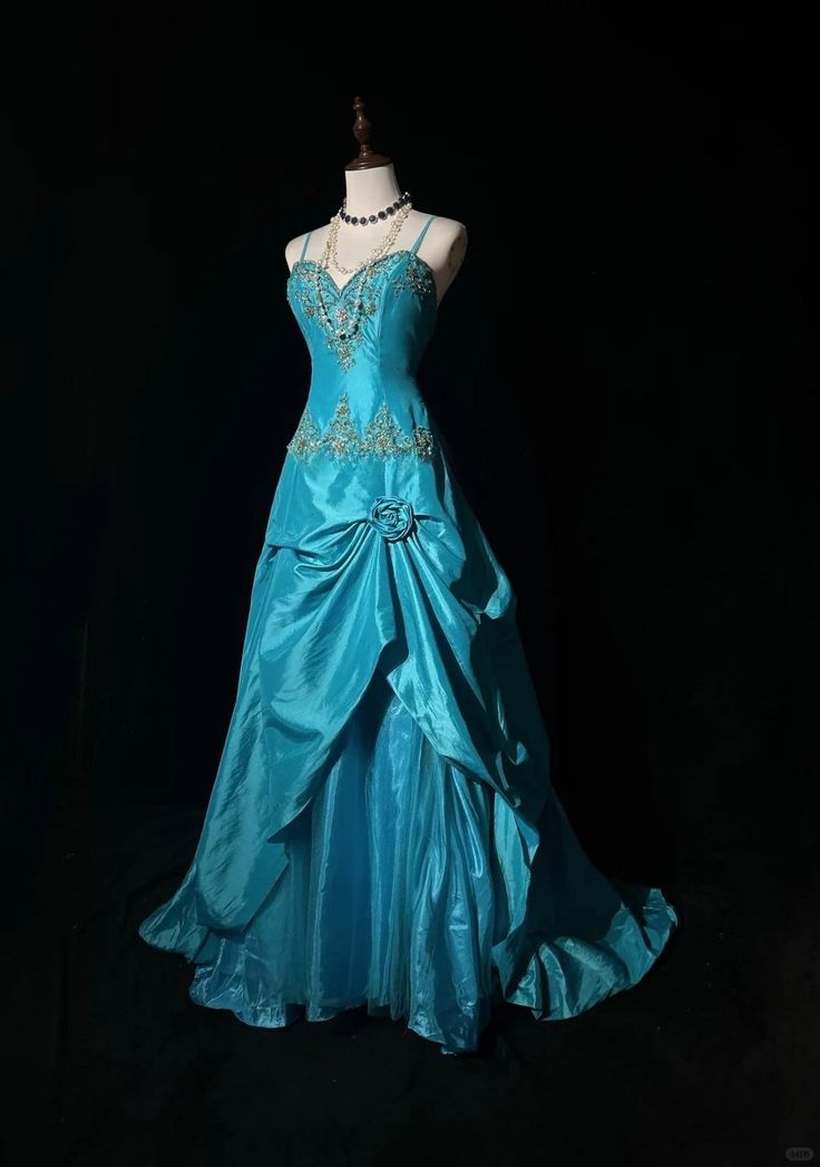 Blue Sweetheart Neck Applique A-Line Spaghetti Straps Satin Beaded Long Ball Gown Evening Dress nv3762