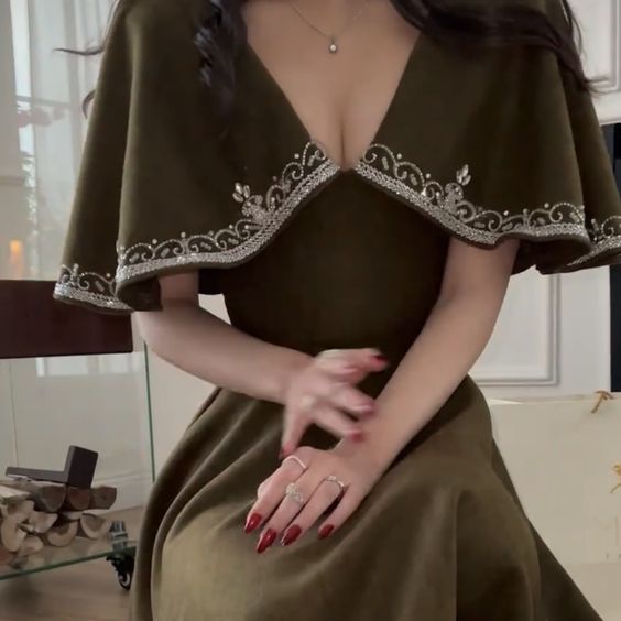 Olive Vintage Embroidery V Neck Long Dress Cape Short Sleeves Ball Gown Evening Dress nv1808