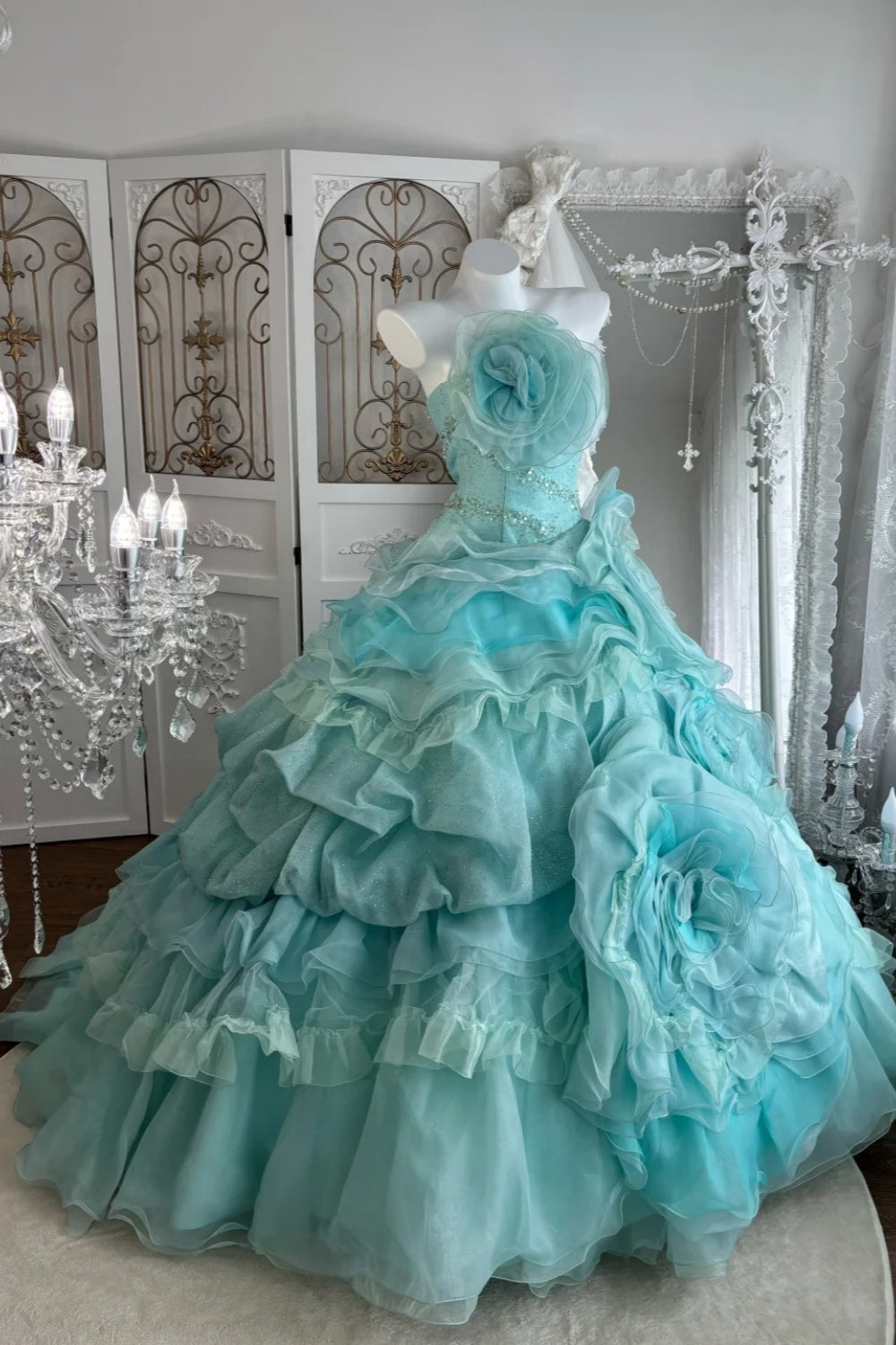 Robe de bal bustier Mint Enchantment à fleurs 3D perlées, traîne à volants superposés NV6845