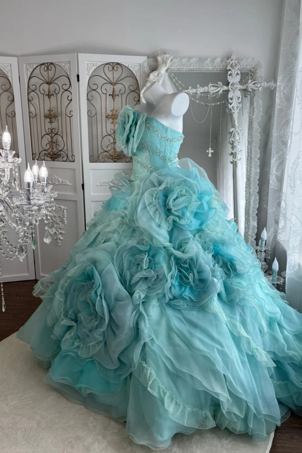 Robe de bal bustier Mint Enchantment à fleurs 3D perlées, traîne à volants superposés NV6845
