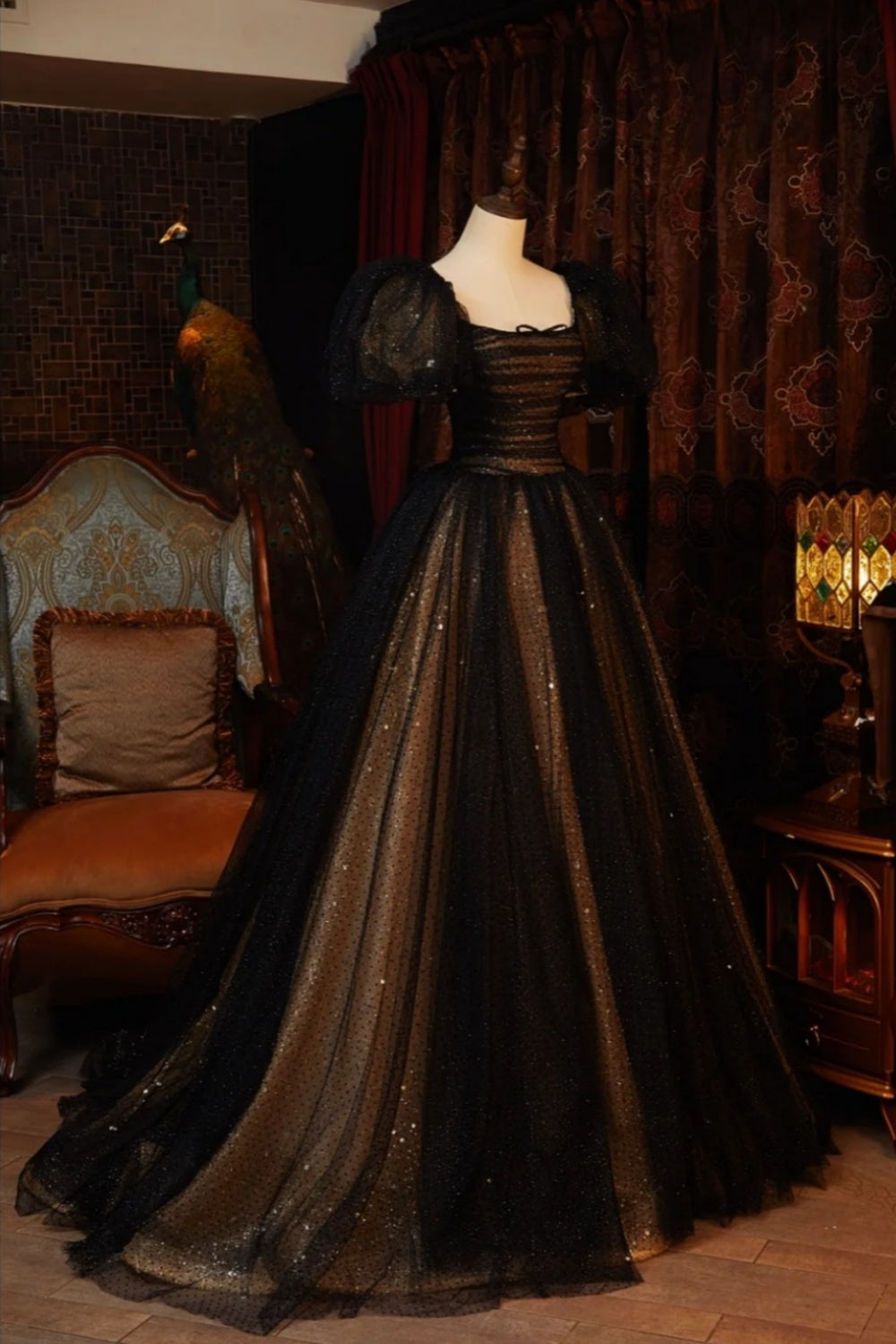 Robe longue scintillante mystérieuse à broderies or foncé NV6537