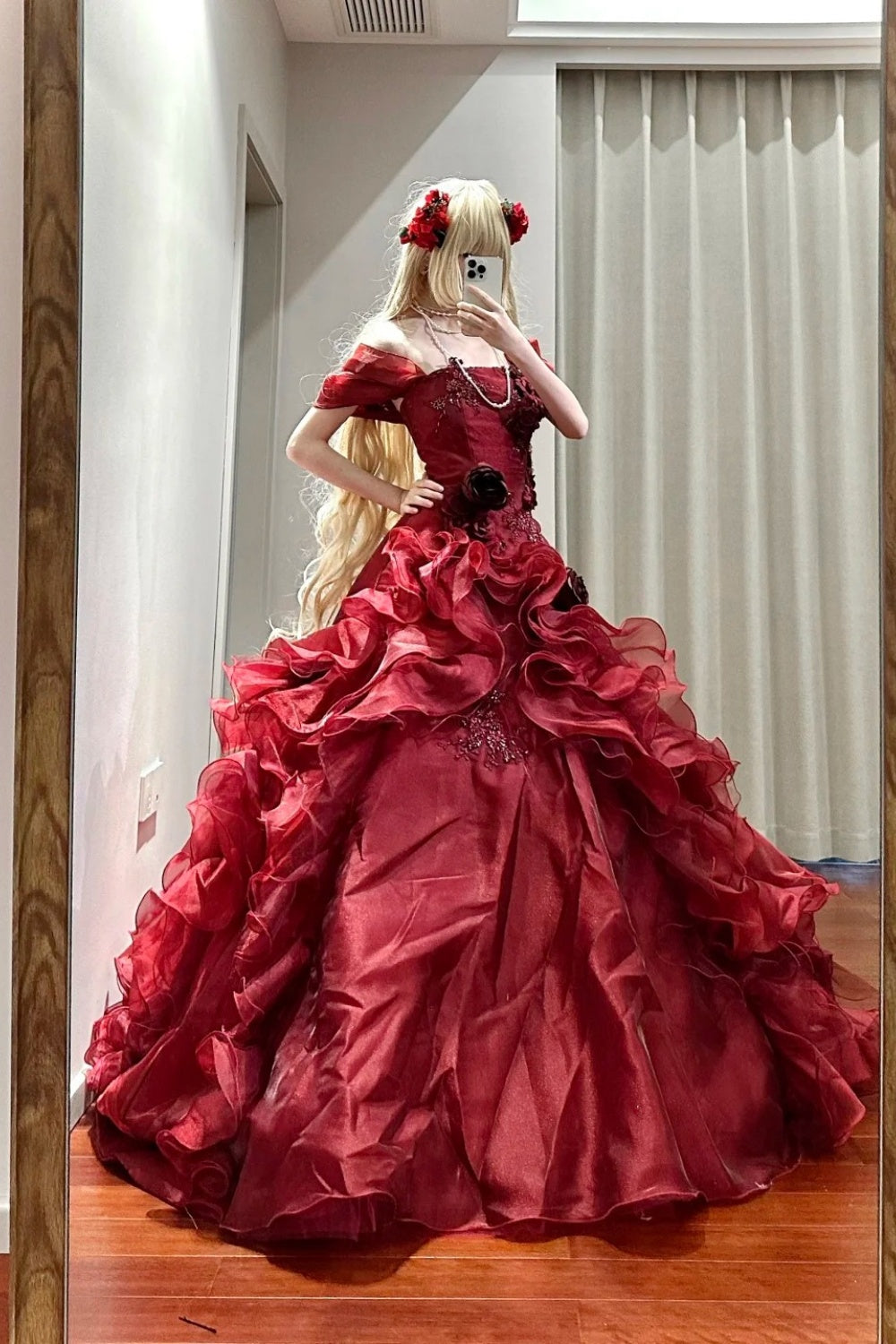 Robe de bal longue en tulle rouge délicatement perlée NV6662