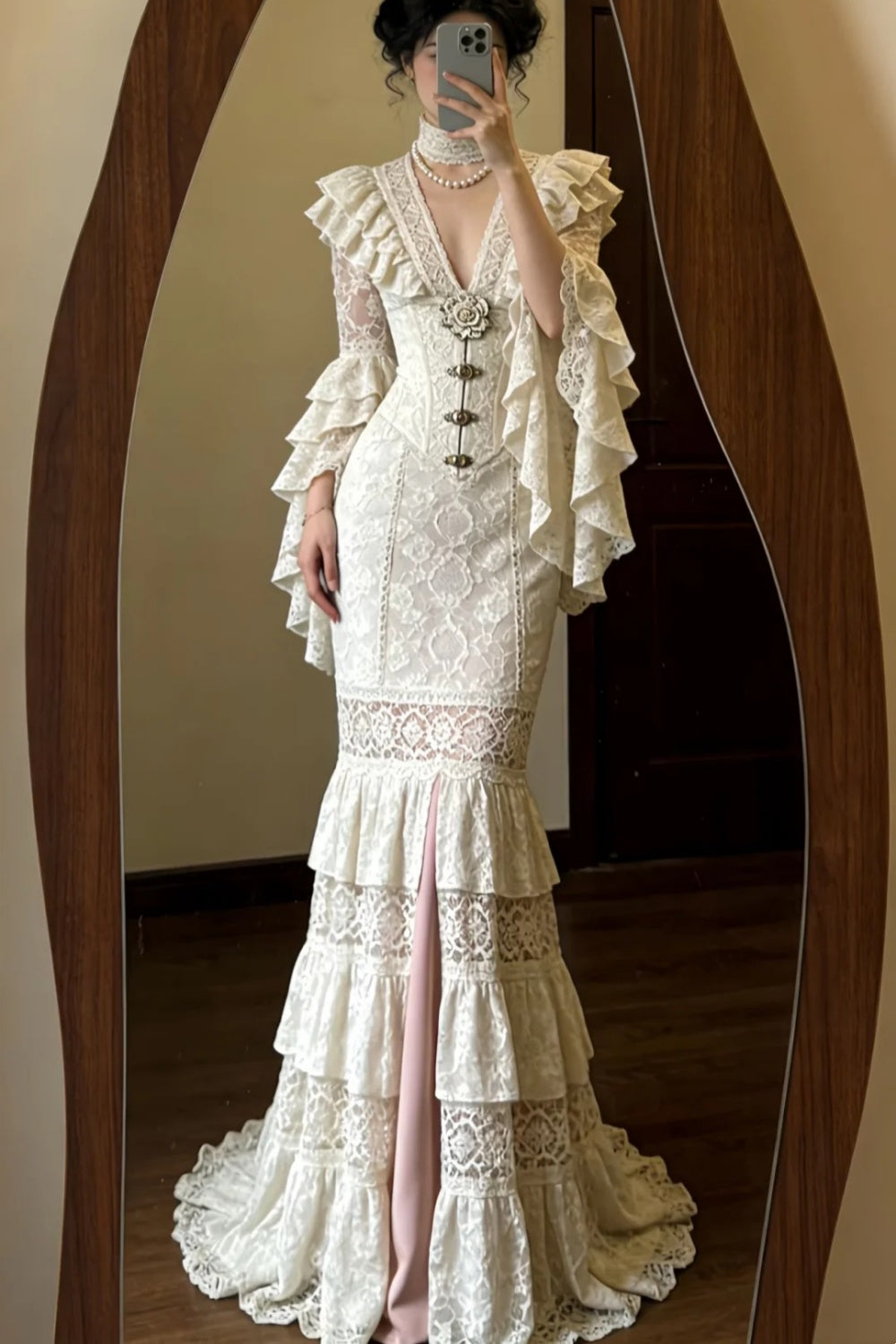 Robe de soirée sirène victorienne en dentelle crème avec corset et manches à volants NV6558