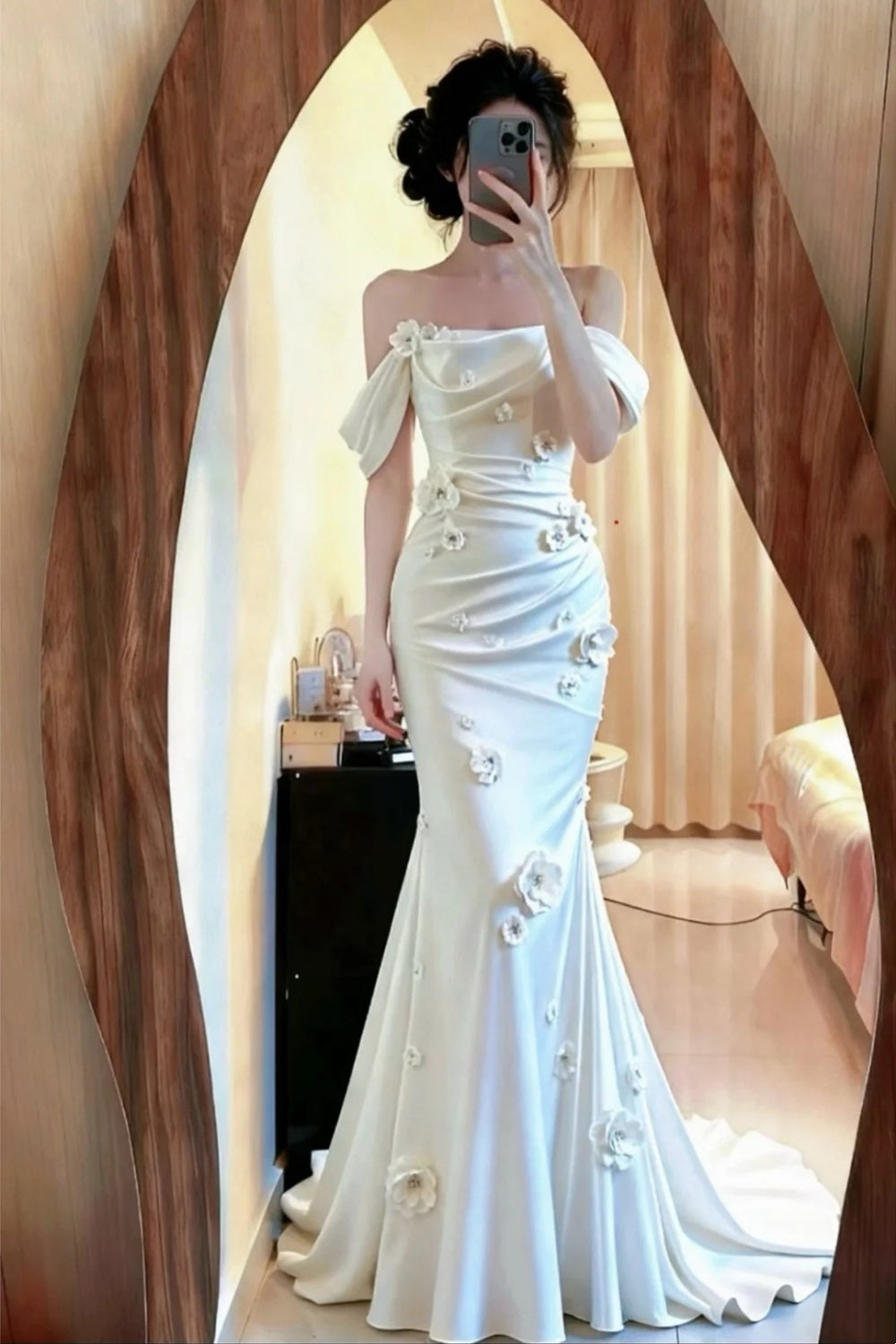 Robe de soirée longue en satin blanc délicat à motif floral NV6667