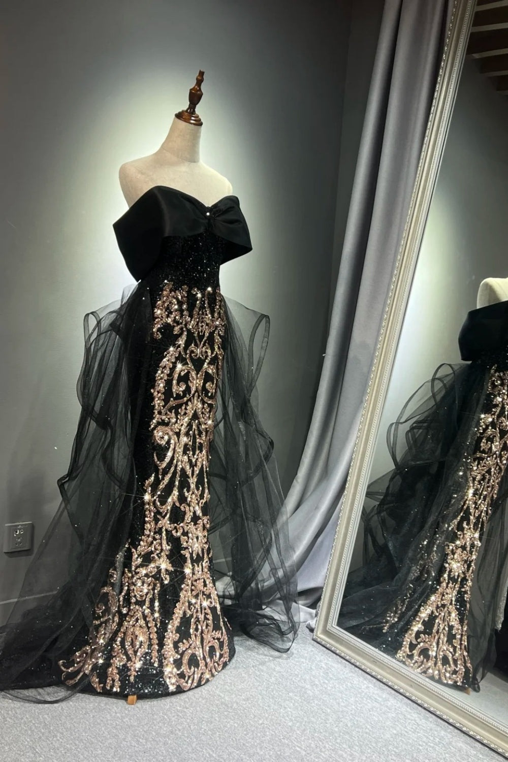 Robe de bal longue noire et dorée NV6623
