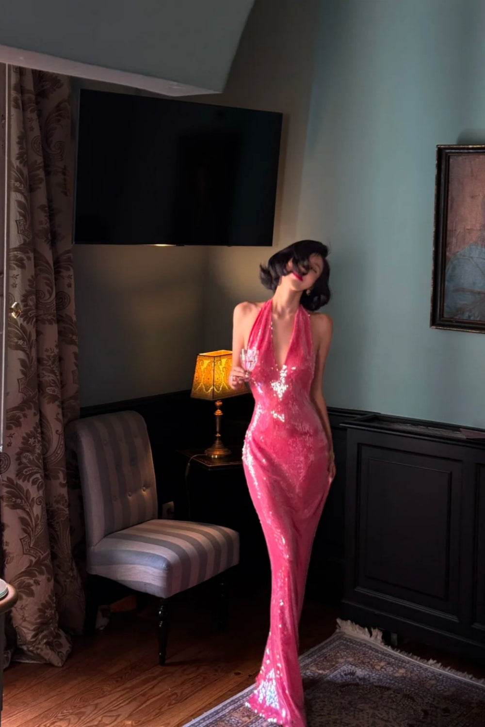 Robe longue dos nu à sequins : rose fuchsia, décolleté plongeant en V, robe de soirée captivante NV6400