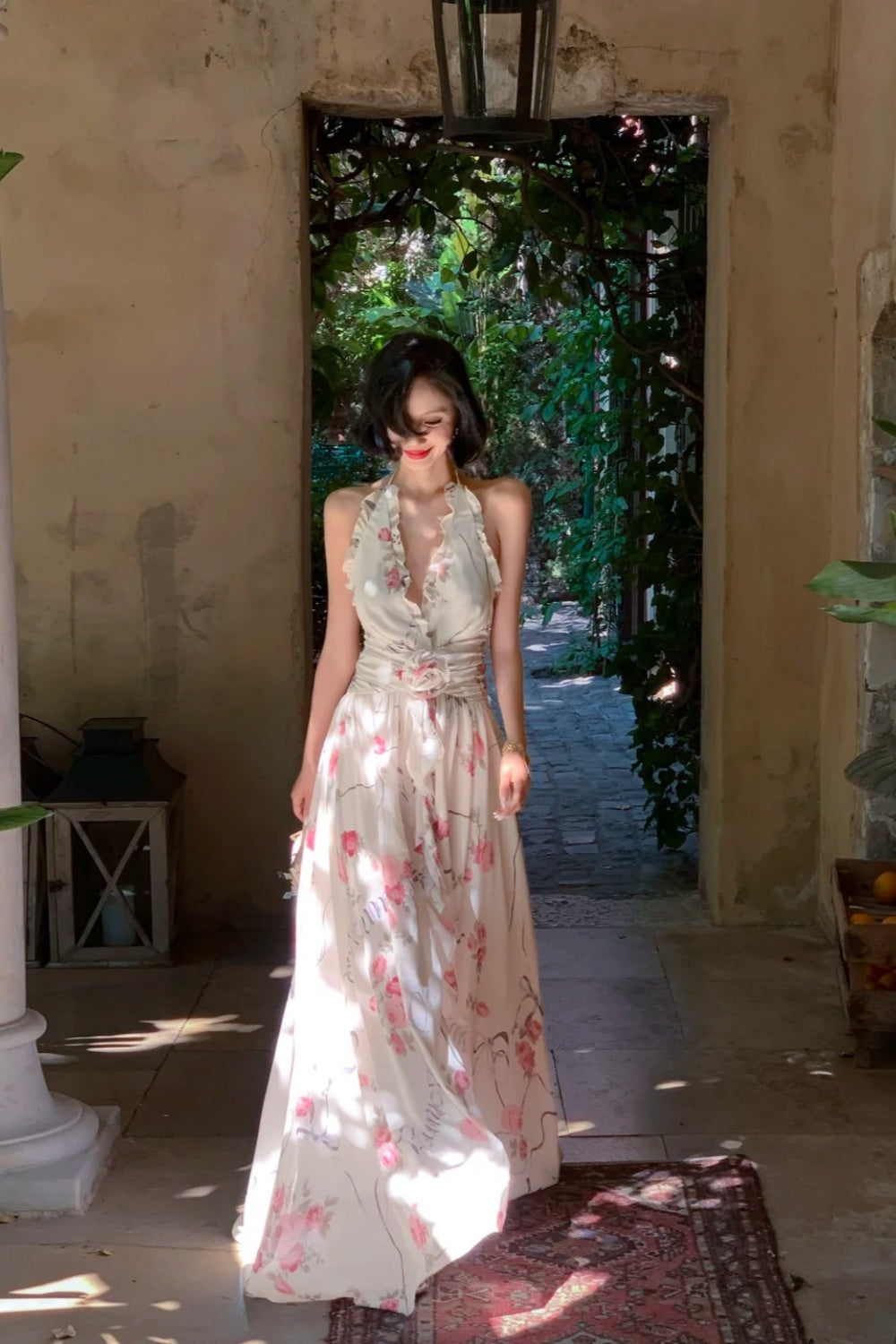 Robe longue dos nu imprimée roses de jardin français, style féerique NV6403