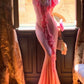 Robe sirène rose dégradée à volants : décolleté en V épaules dénudées, coupe ajustée, style romantique français NV6401
