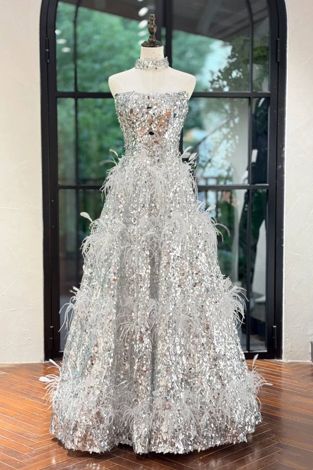 Robe de bal longue sans bretelles argentée à paillettes et diamants, style scintillant étoilé - Robe spectaculaire pour dîner et remise de prix NV6358