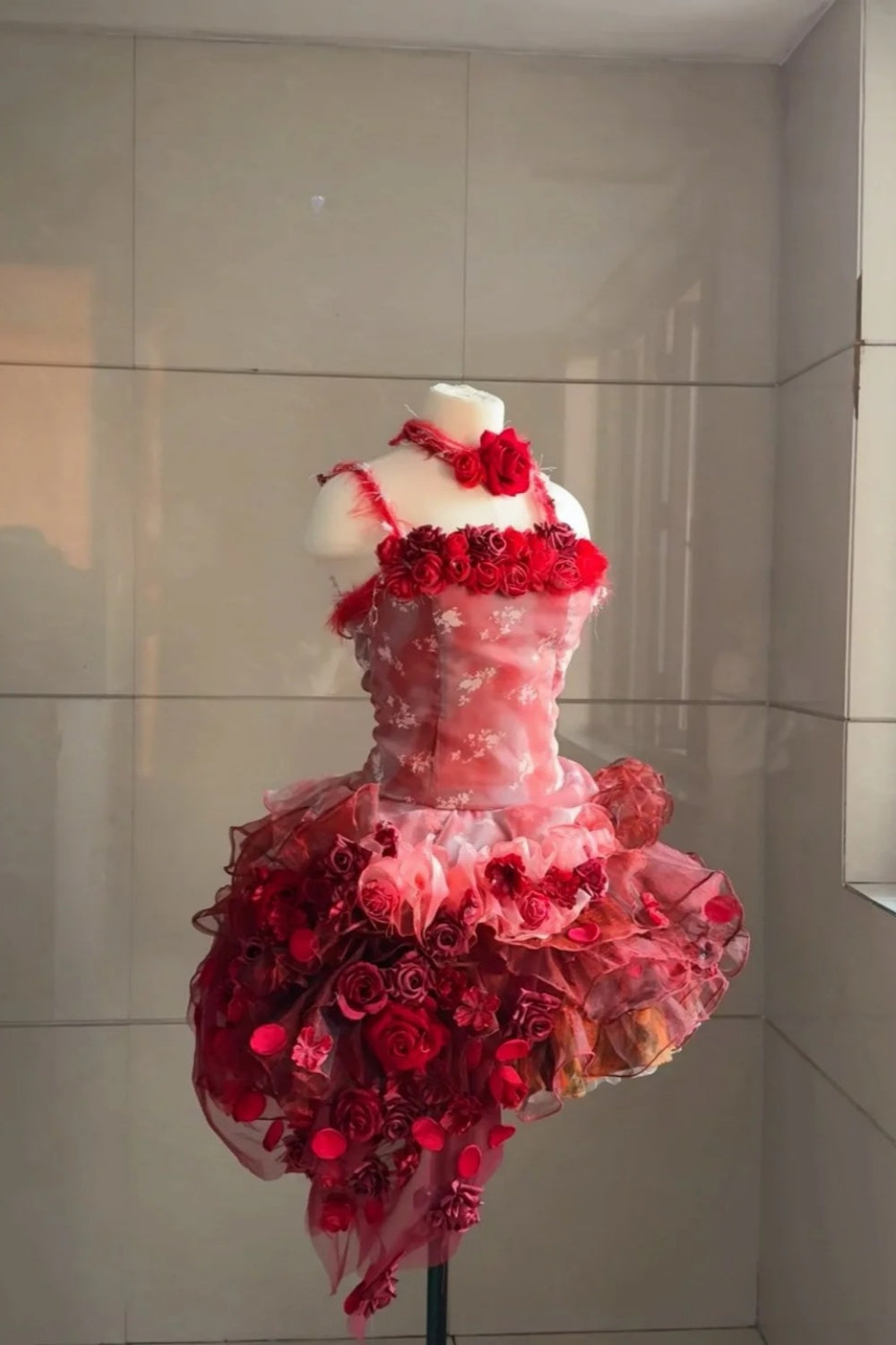 Robe de bal mini à fleurs 3D dégradées, rose rouge cascade NV6568