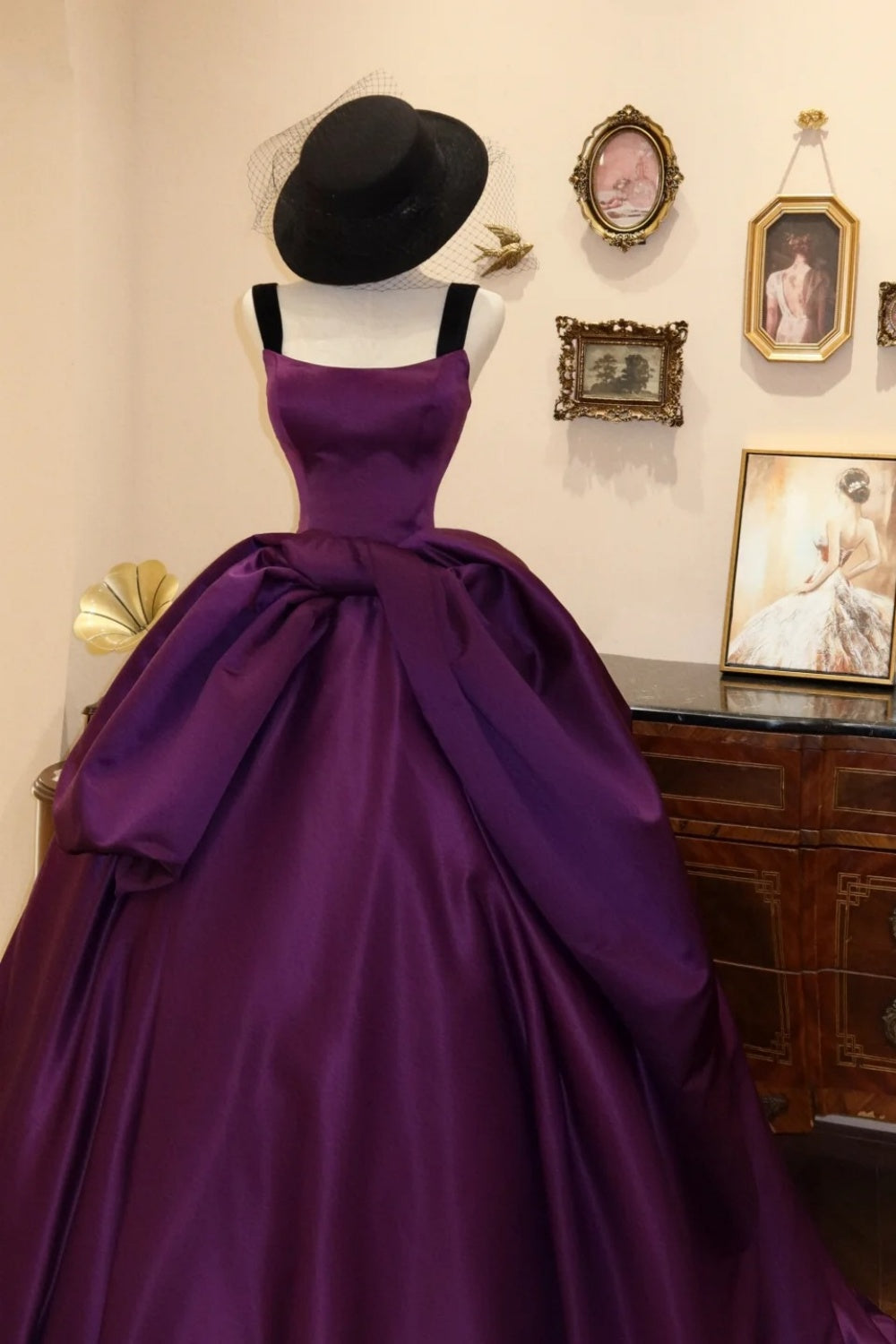 NiceVestidos--French Elegant Satin Gown, Long Sleeveless Vintage Ball Gown NV5821