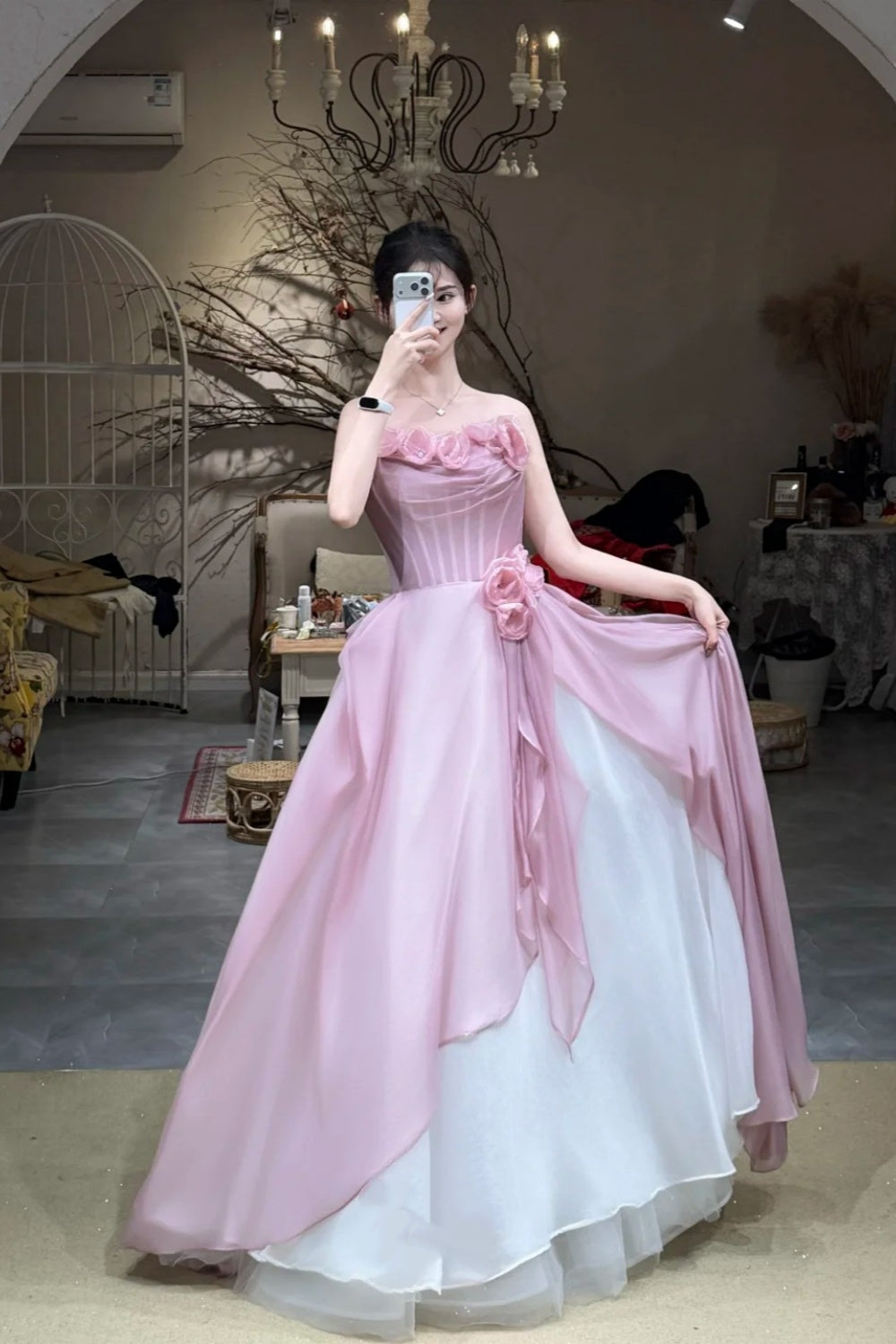Robe bustier sans manches Sweet Element Style | Robe longue de bal en tulle rose et blanc à panneaux et fleurs 3D pour fiançailles, dîner de gala ou garden-party de luxe NV6273