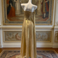 Robe longue asymétrique de luxe à fines bretelles spaghetti en tissu stretch doré scintillant - NV6786
