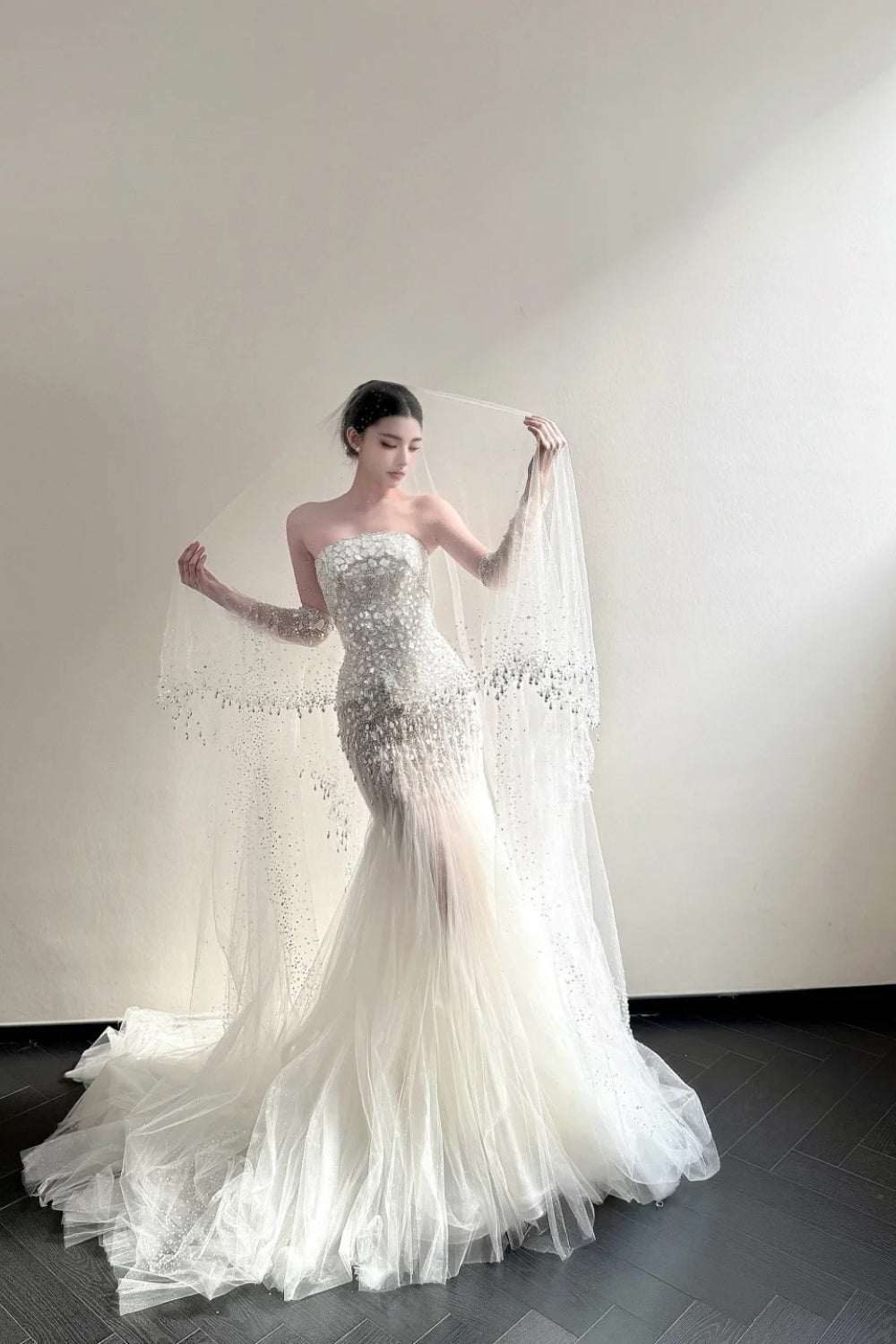 Robe de mariée longue sirène en cristal et coquillage NV6655