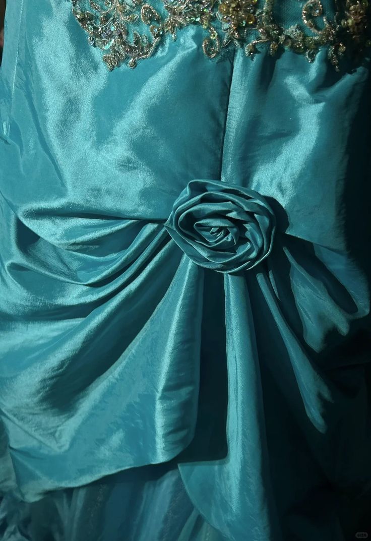 Blue Sweetheart Neck Applique A-Line Spaghetti Straps Satin Beaded Long Ball Gown Evening Dress nv3762