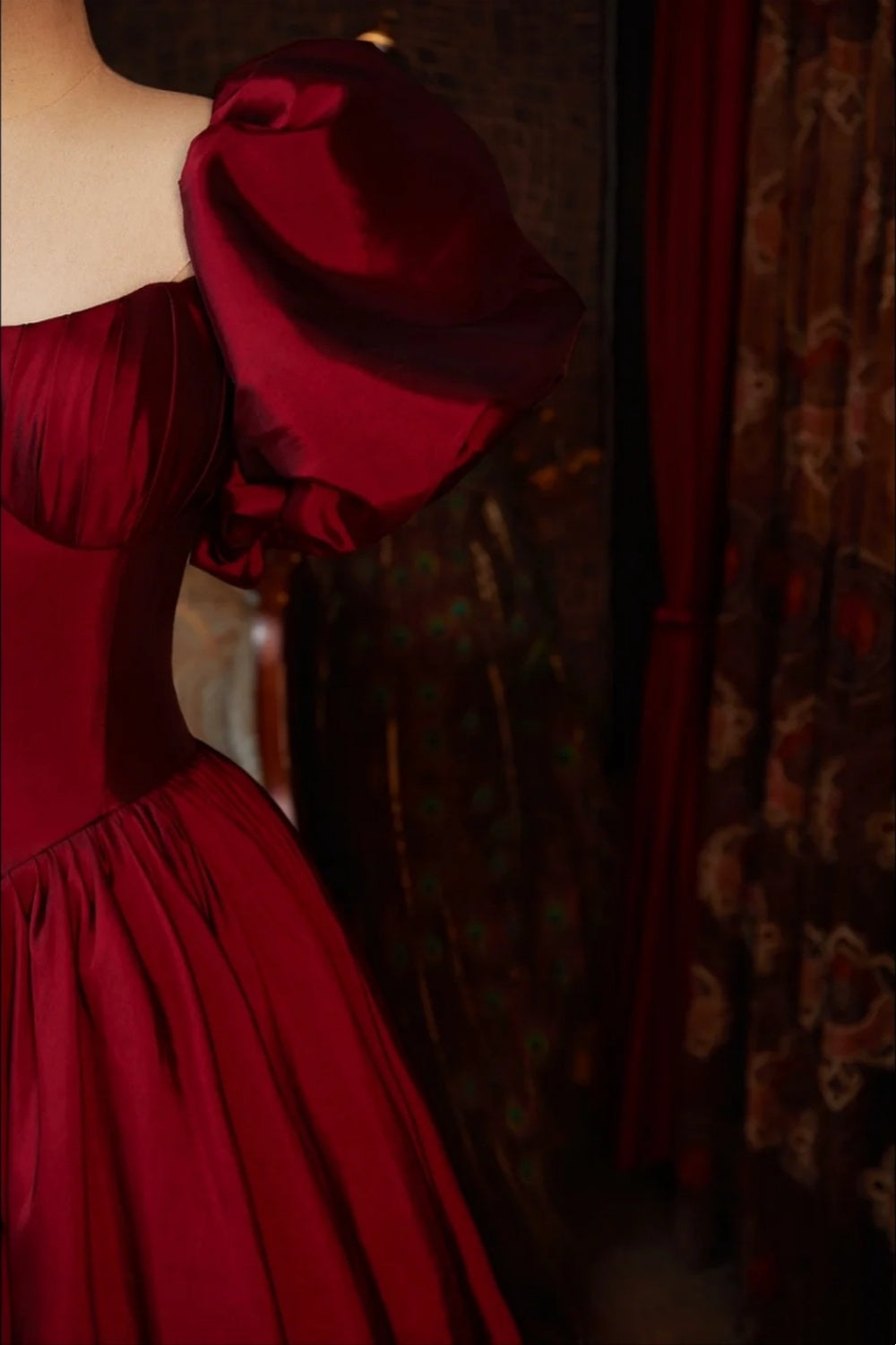 Robe de princesse rouge vampire traditionnelle rouge pour toast, longue robe de princesse en satin NV6534