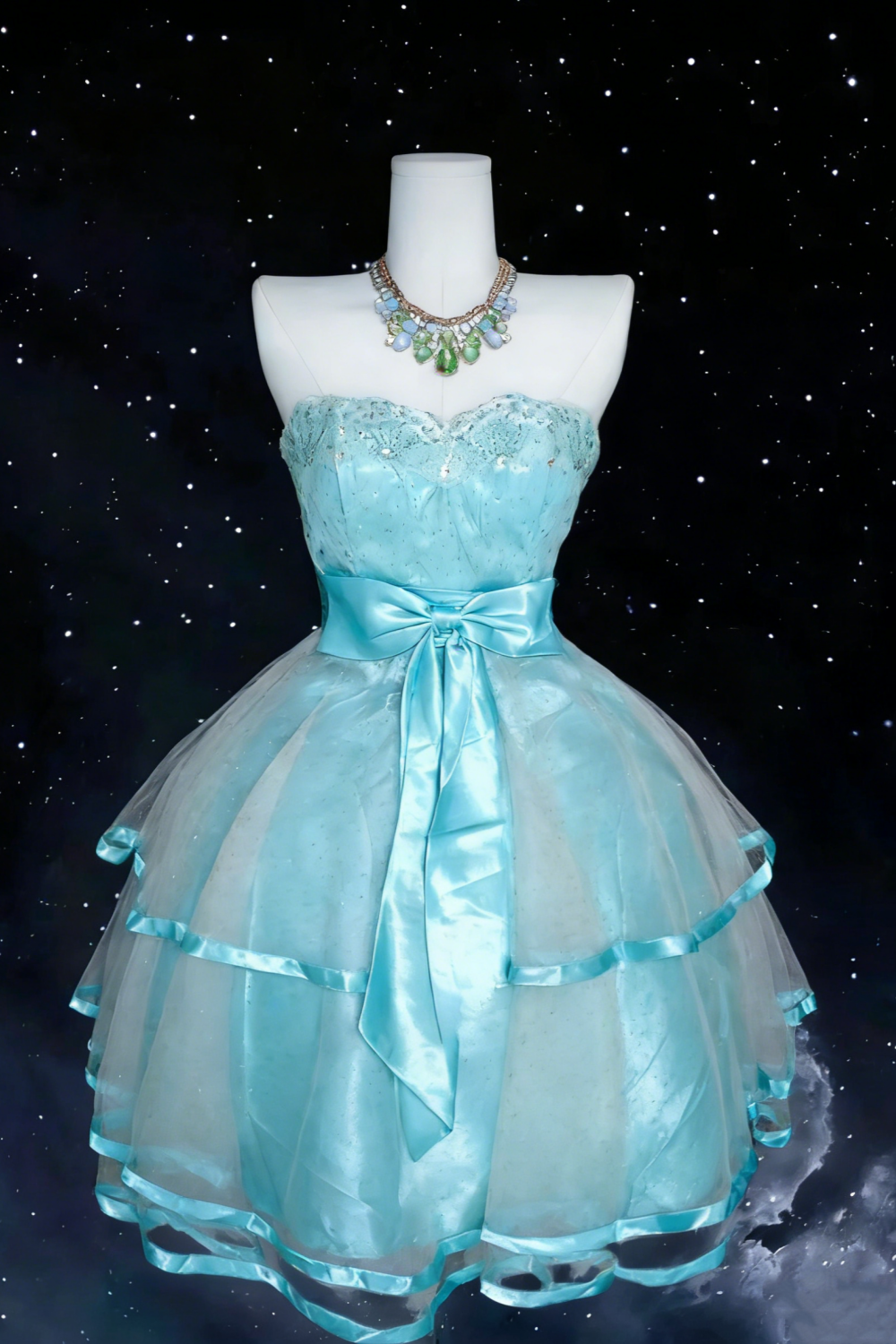 Robe de princesse bleu glacier menthe : Étoiles galactiques brodées dans l'ourlet NV6836