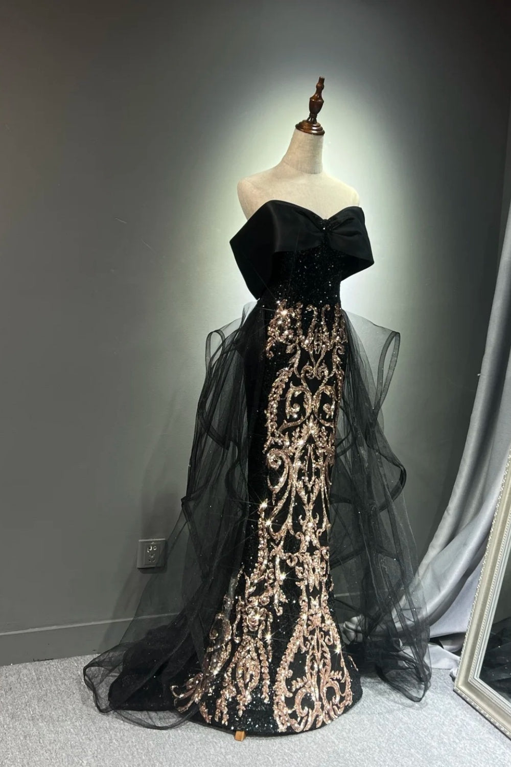 Robe de bal longue noire et dorée NV6623
