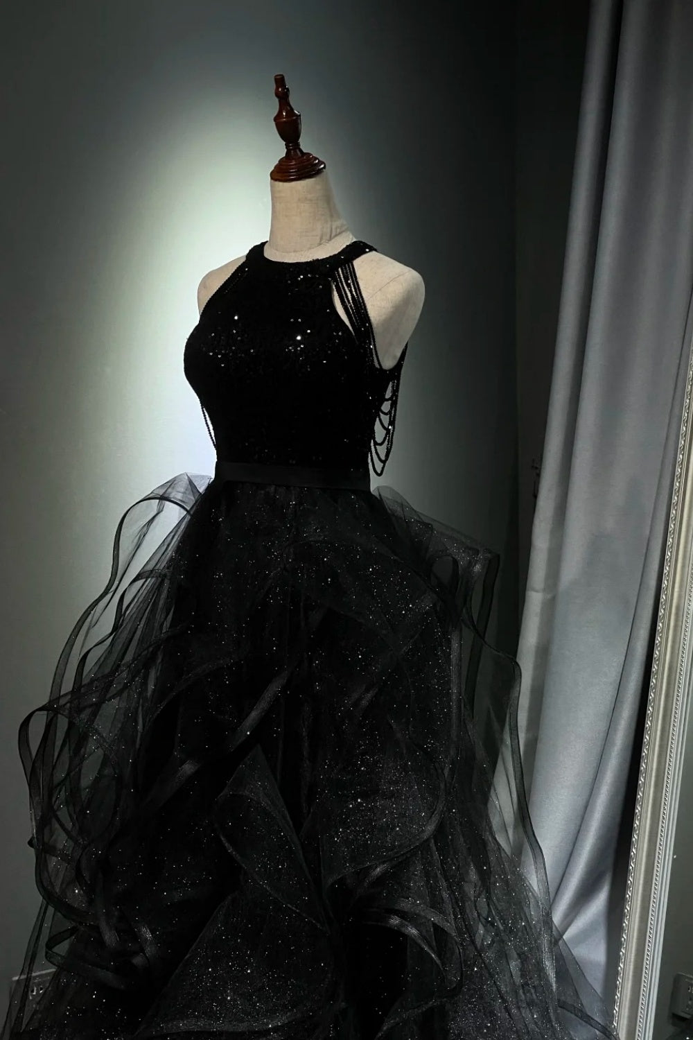 Robe de bal longue noire brillante NV6624