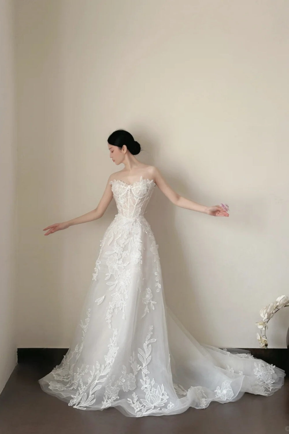 White Veil Flower Garden Strapless Embroidery Train Wedding Dress NV6573