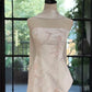 Robe de mariée chinoise moderne rose et blanche contrastée, sans bretelles, avec traîne plissée et châle - Robe élégante pour fiançailles et mariage chinois NV6361