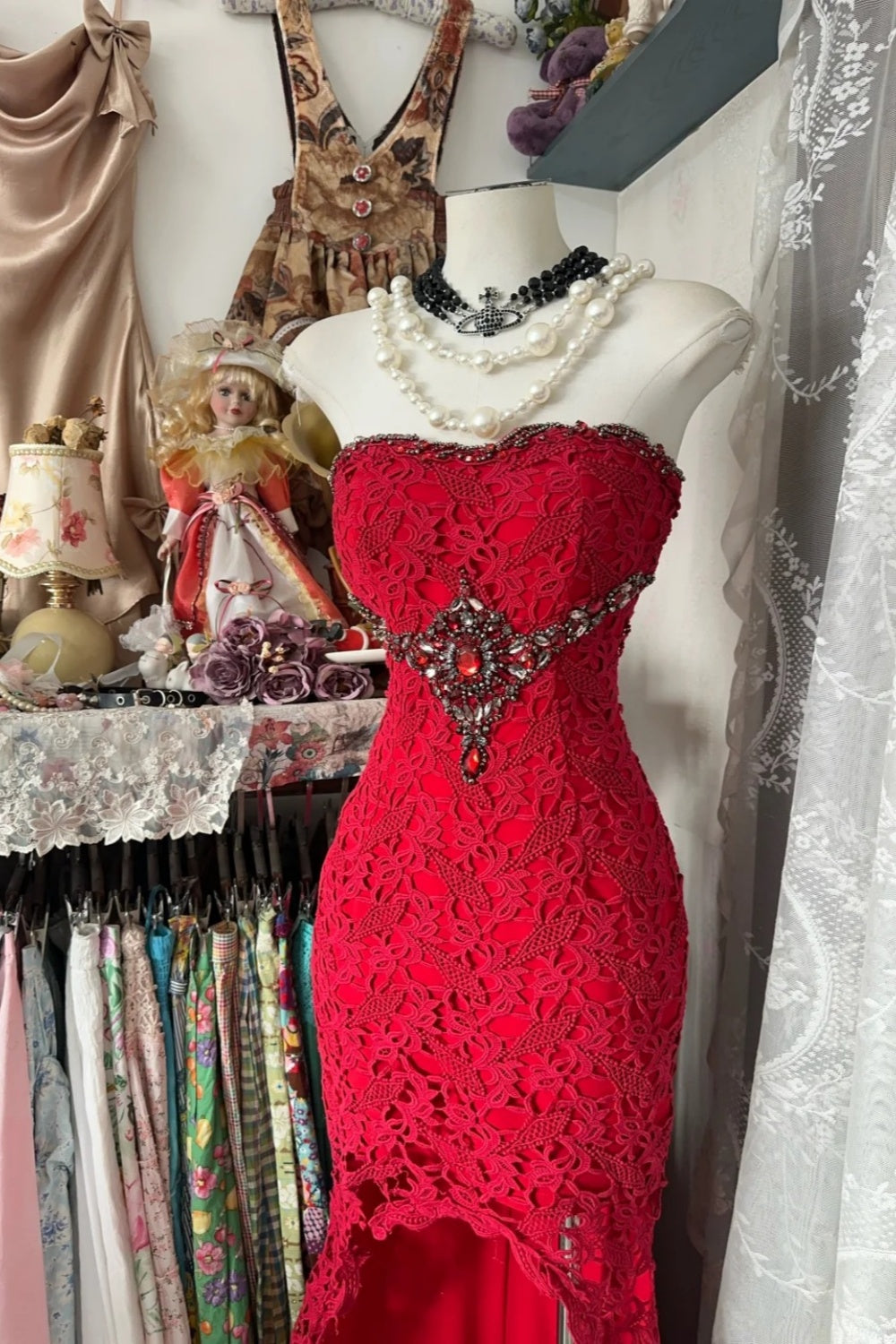 Magnifique robe de soirée/robe de cocktail longue en dentelle rouge vintage NV6859